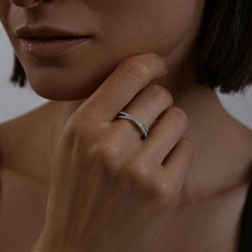 Кольцо из серебра с фианитом