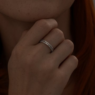 Кольцо из серебра с фианитом