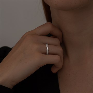 Кольцо из серебра с фианитом