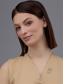Брошь из серебра с фианитом