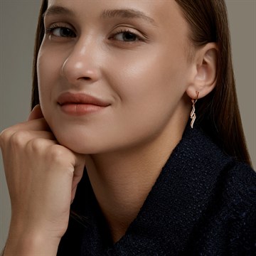 Серьги из&nbsp;золота с&nbsp;фианитом