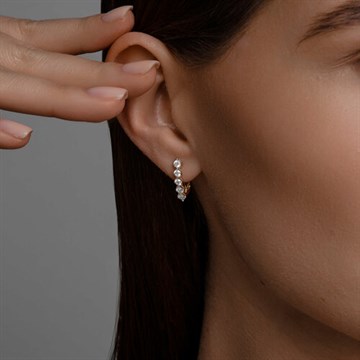 Серьги из&nbsp;золота с&nbsp;фианитом