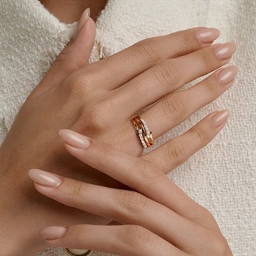 Кольцо из&nbsp;золота с&nbsp;фианитом