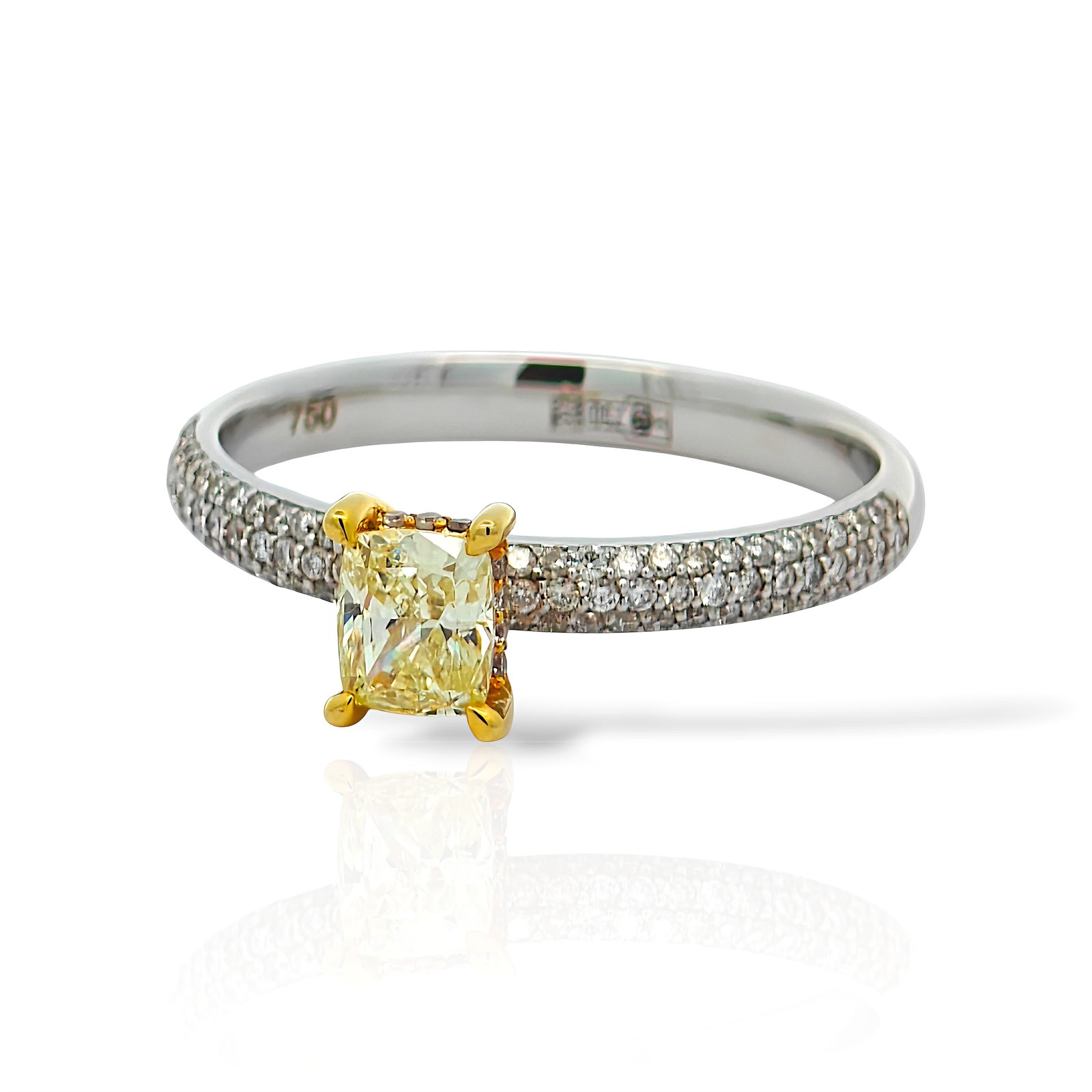 Кольцо из&nbsp;белого золота с&nbsp;Бриллиантом