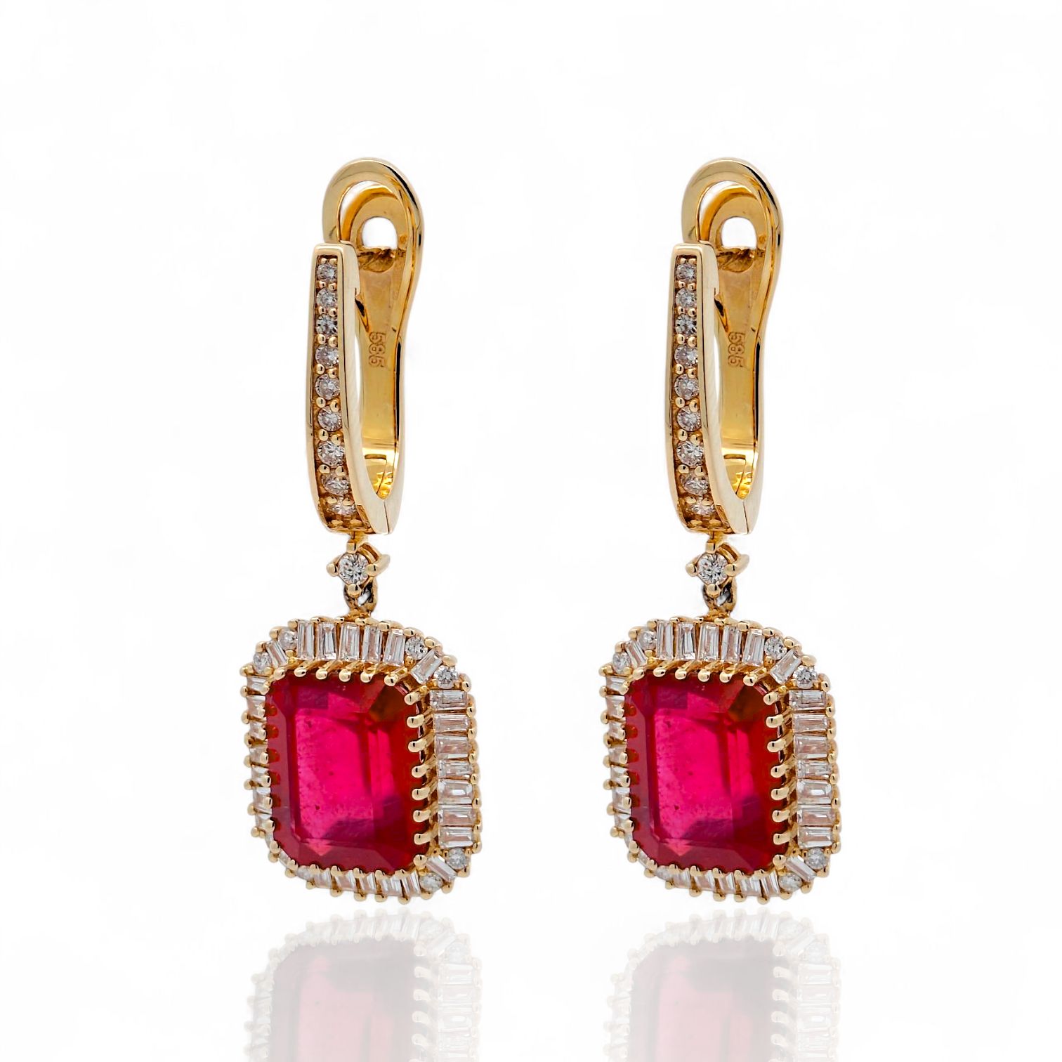 Серьги из&nbsp;лимонного золота с&nbsp;рубином и&nbsp;Бриллиантом