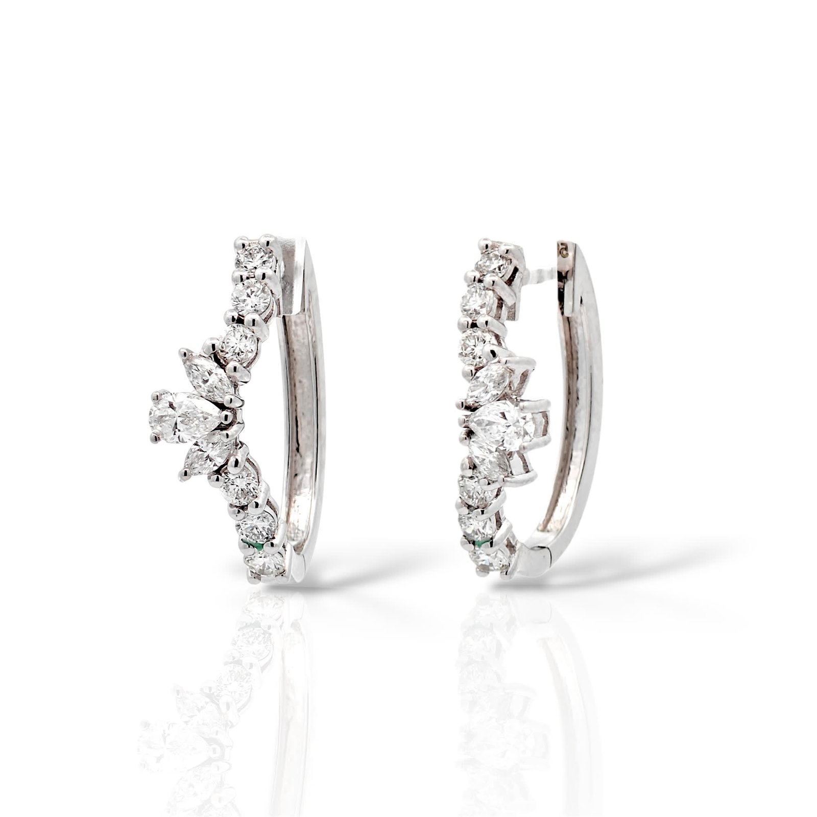 Серьги из&nbsp;белого золота с&nbsp;Бриллиантом