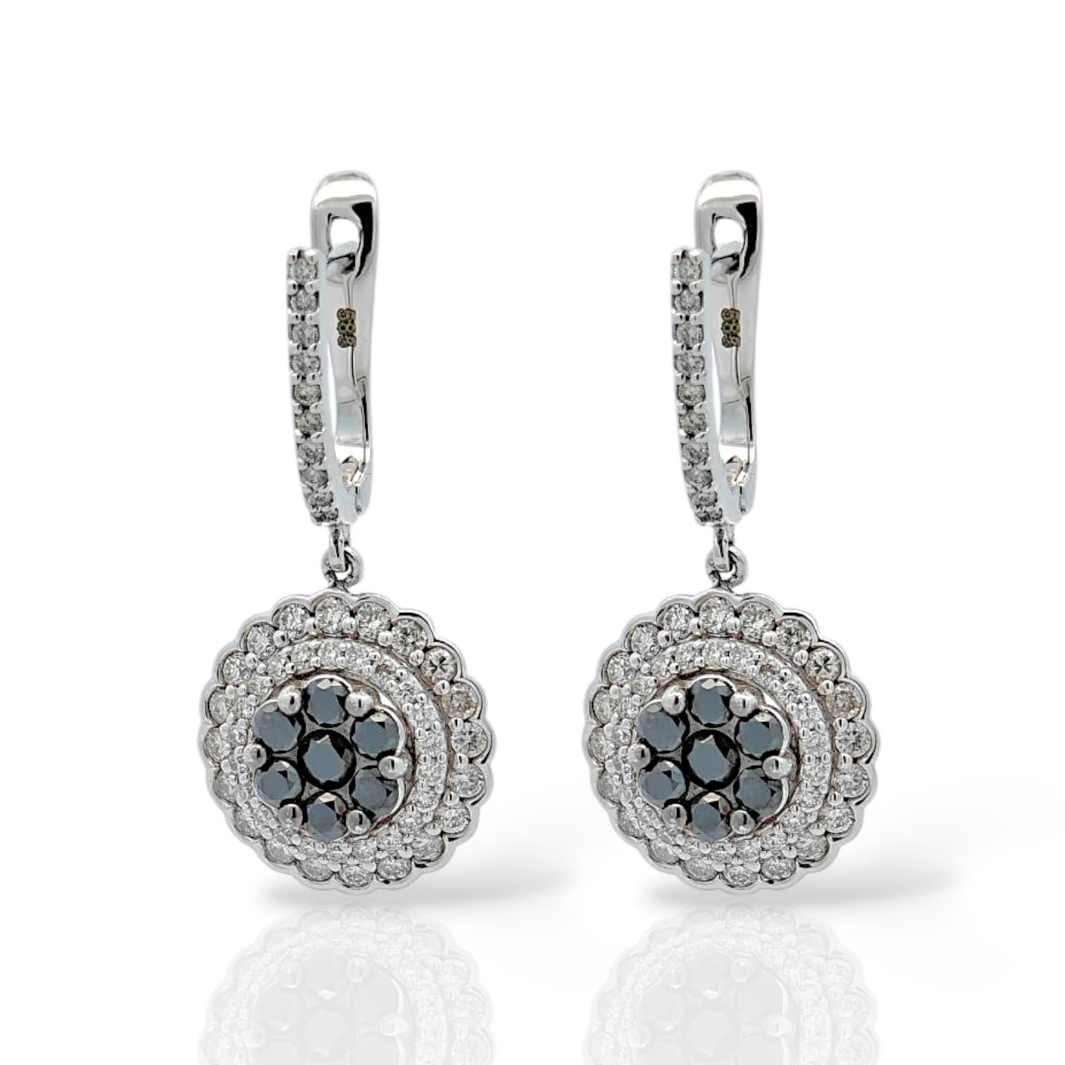 Серьги из&nbsp;белого золота с&nbsp;Бриллиантом