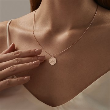 Подвеска из&nbsp;золота с&nbsp;фианитом