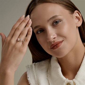 Кольцо из&nbsp;золота с&nbsp;фианитом