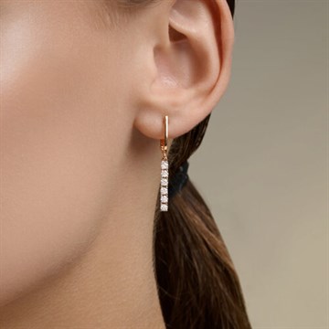 Серьги из&nbsp;золота с&nbsp;фианитом