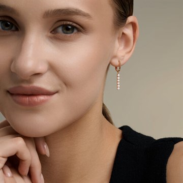 Серьги из&nbsp;золота с&nbsp;фианитом