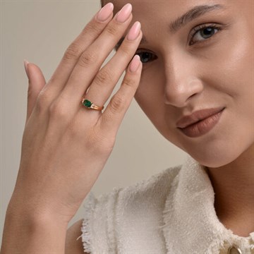 Кольцо из&nbsp;золота с&nbsp;сапфиром и&nbsp;изумрудом