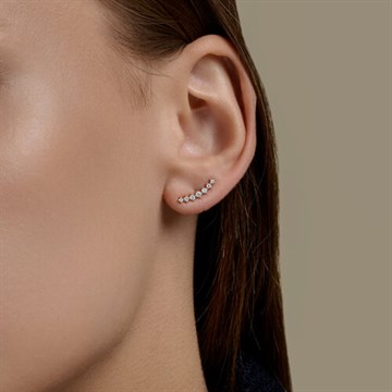 Серьга из&nbsp;золота с&nbsp;фианитом