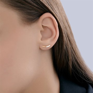 Серьга из&nbsp;золота с&nbsp;фианитом