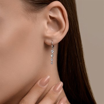 Серьги из&nbsp;белого золота с&nbsp;фианитом