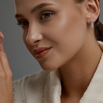 Серьги из&nbsp;золота с&nbsp;фианитом