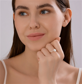 Кольцо из&nbsp;золота с&nbsp;фианитом