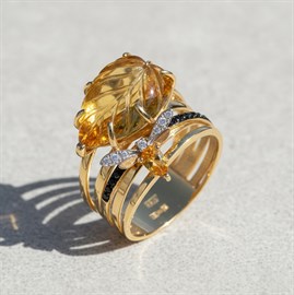 Кольцо из&nbsp;лимонного золота с&nbsp;Бриллиантом и&nbsp;кварцем