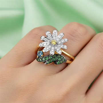 Кольцо из&nbsp;лимонного золота с&nbsp;сапфиром, Бриллиантом и&nbsp;миксами