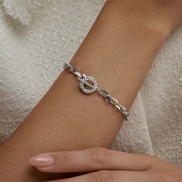 Браслет из&nbsp;серебра с&nbsp;фианитом