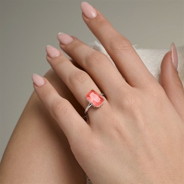 Кольцо из&nbsp;серебра с&nbsp;кварцем и&nbsp;фианитом