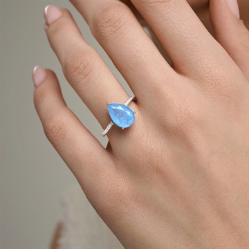 Кольцо из&nbsp;серебра с&nbsp;кварцем и&nbsp;фианитом