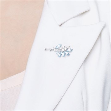 Брошь из&nbsp;серебра с&nbsp;топазом и&nbsp;фианитом