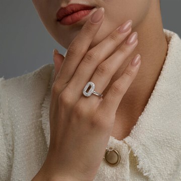 Кольцо из&nbsp;серебра с&nbsp;фианитом