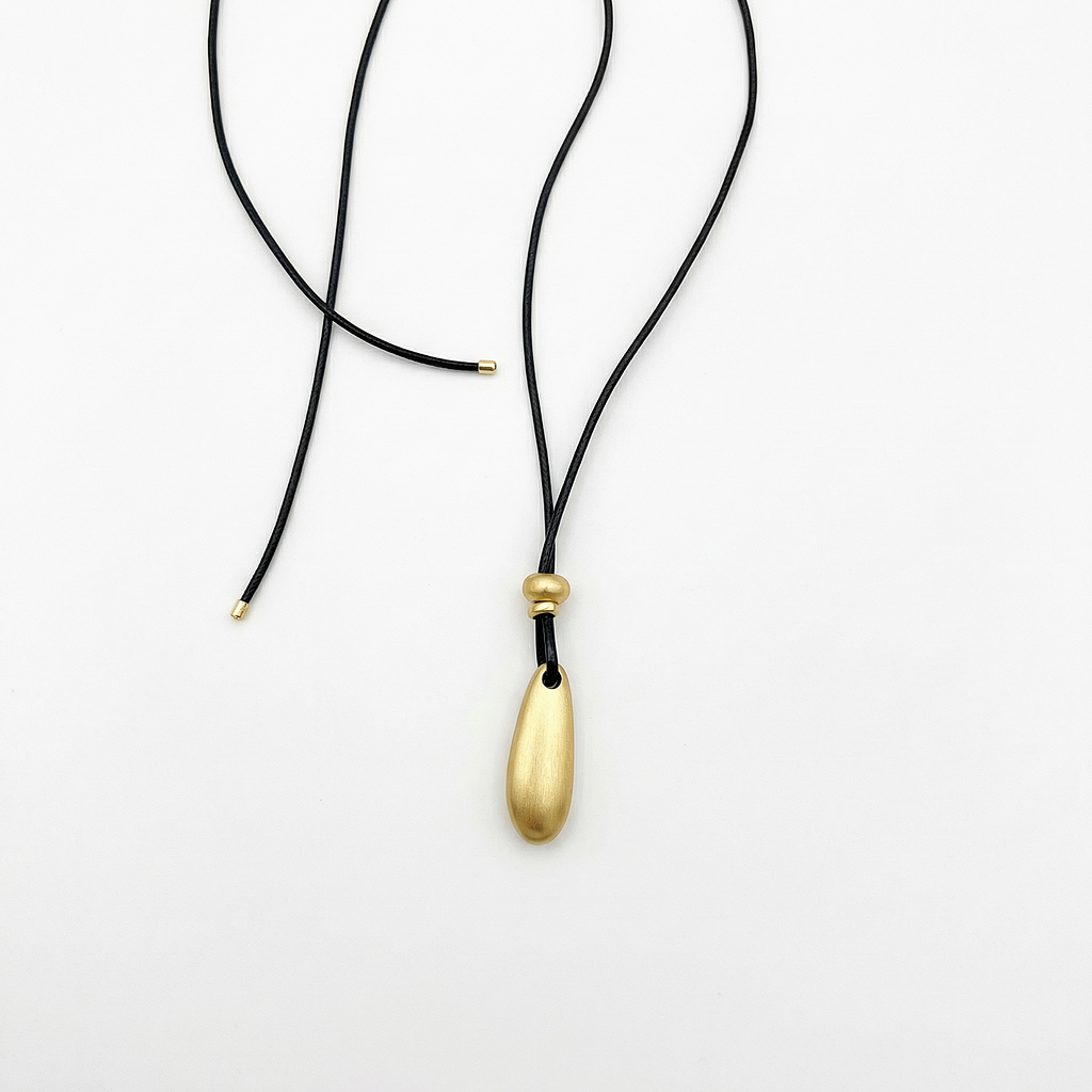 Колье из&nbsp;бижутерии