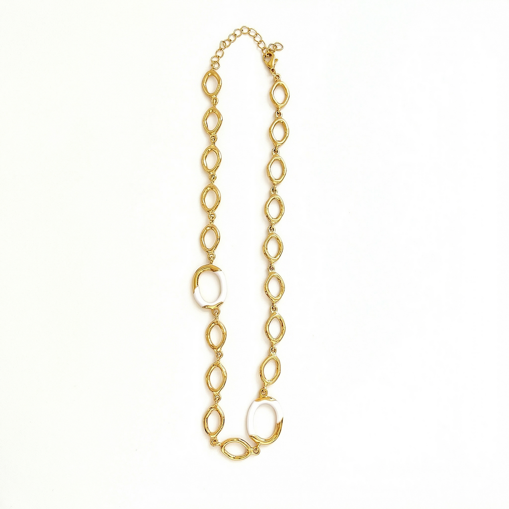 Колье из&nbsp;бижутерии