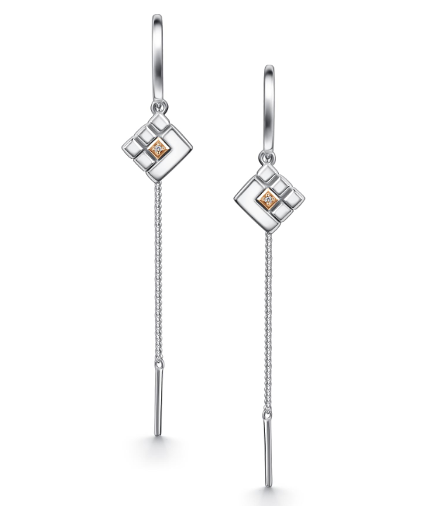 Серьги из&nbsp;серебра с&nbsp;Бриллиантом