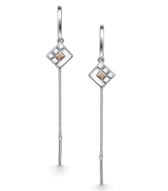 Серьги из&nbsp;серебра с&nbsp;Бриллиантом