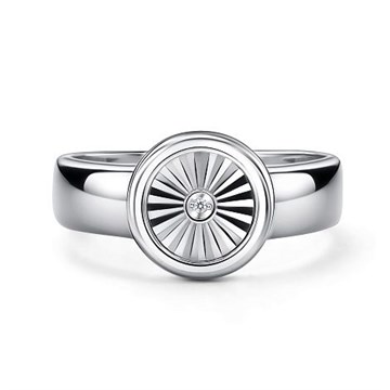 Кольцо из&nbsp;серебра с&nbsp;Бриллиантом