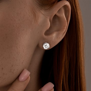 Серьги из&nbsp;серебра с&nbsp;фианитом